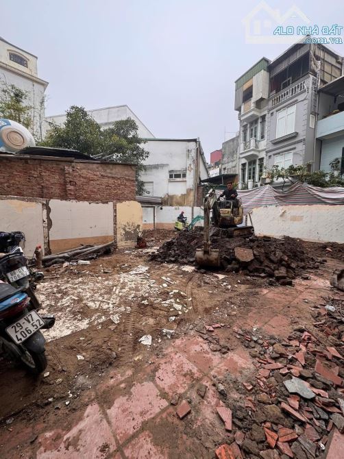 Bán 150m2 đất Phố Nghi Tàm, gần Ngã 4 đường Thanh Niên, Giá đầu tư 20 Tỷ