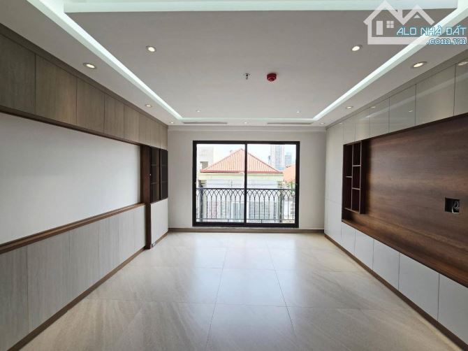 Bán nhà Lĩnh Nam, Nam Dư, Siêu hiếm rẻ, 43m2 x 5 tầng, Ô tô 20m, Giá: 6,45 tỷ( ctl)