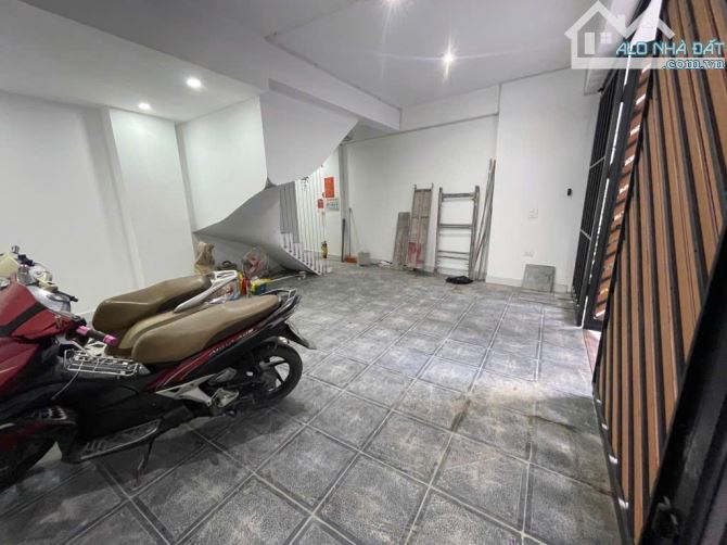 Trần Quý Cáp - Ô tô tránh trước nhà - Thông sàn - Kinh doanh văn phòng