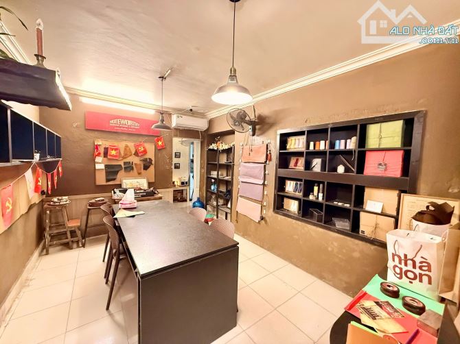 BÁN TẬP THỂ TẦNG 1 KINH DOANH ĐỈNH TÔN THẤT TÙNG,ĐỐNG ĐA.70M² (C. HÀNG + Ở).8,5 TỶ