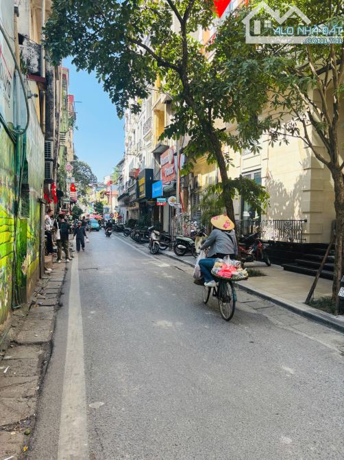 Bán Nhà Phố Hàng Bạc, Nguyễn Hữu Huân - 2 mặt ngõ thông - KD - 55m2 x 5 Tầng - Giá 26,5 Tỷ