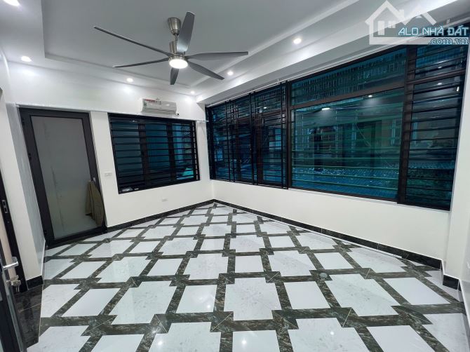 Lô góc Trần Khát Chân Gara oto 38m 5 tầng nhỉnh 13 tỉ