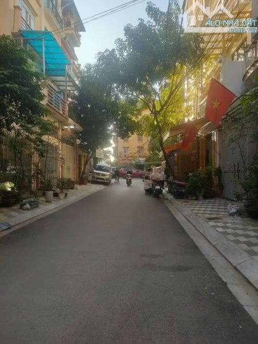 BÁN NHÀ VĨNH PHÚC BA ĐÌNH, PHÂN LÔ, ÔTÔ TRÁNH, VỈA HÈ KINH DOANH, DT 65M2 GIÁ 29 TỶ 950