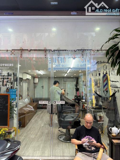 Mặt Tiền 6M Mặt Phố Lạc Long Quân 32 Tỷ Vuông vỉa hè rộng