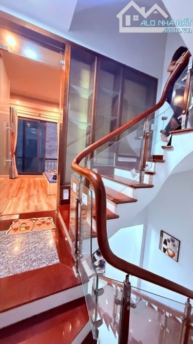 QUÁ HIẾM - SIÊU PHẨM LẠC LONG QUÂN – 5 TẦNG – SỔ VUÔNG – Ô TÔ TRÁNH – HÀNG XÓM VIP