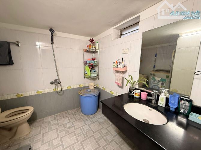 BÁN TẬP THỂ TẦNG 1 KINH DOANH ĐỈNH TÔN THẤT TÙNG,ĐỐNG ĐA.70M² (C. HÀNG + Ở).8,5 TỶ