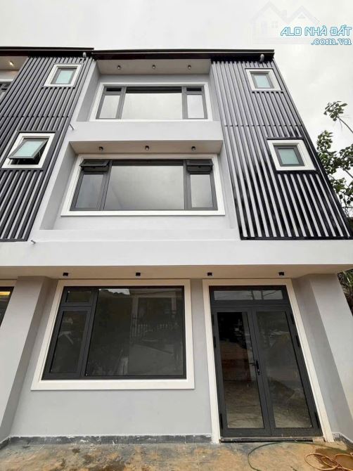 🏡Bán Nhà Phố Hẻm Xe Hơi An Sơn P.4 Đà Lạt – 75m², 1 Trệt 2 Lầu, Sân Thượng Giá Chỉ 3.6 Tỷ