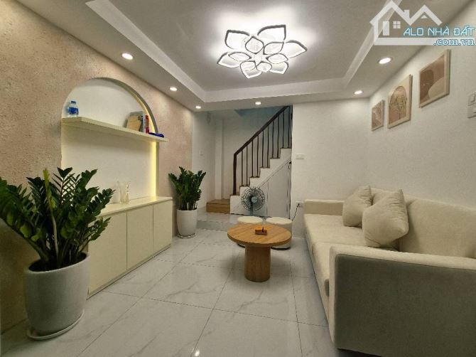 Bán nhà Đội Cấn Ba Đình 3 ngủ , nhỏ nhỏ xinh xinh