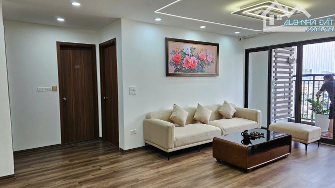 Bán Căn Hộ 3PN Chung Cư Vườn Đào Lạc Long Quân DT 130m căn góc ĐN SĐCC giá 9,5 tỷ