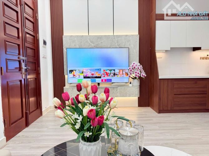 BÁN NHÀ CẦU GIẤY - DÂN XÂY - NGÕ NÔNG RỘNG - GẦN PHỐ - DÂN TRÍ CAO