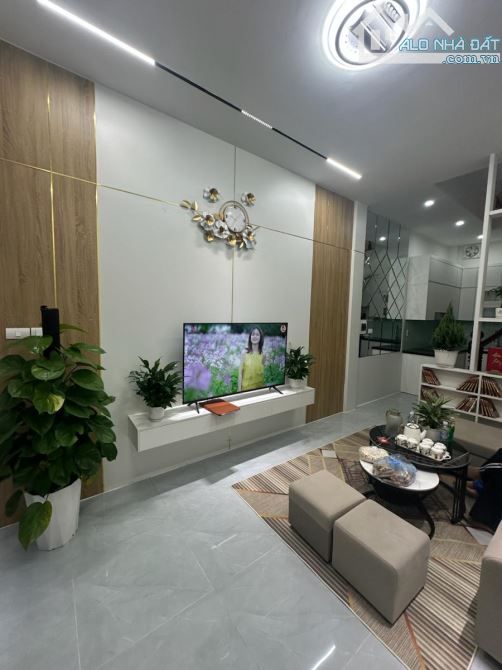 BÁN NHÀ NGUYỄN KHANG - CẦU GIẤY - SÁT Ô TÔ - NHÀ MỚI - NGÕ NÔNG THOÁNG