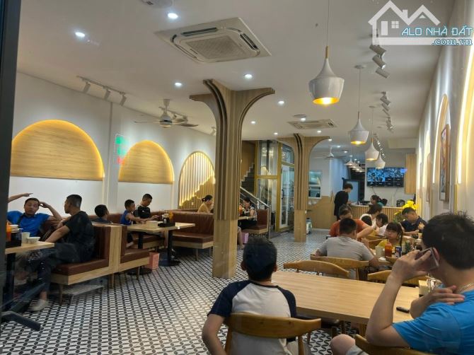 Limited! Mặt phố Láng Hạ, vỉa hè, 2 thoáng, cho thuê 80tr, nở hậu đẹp, miễn lỗi phong thuỷ