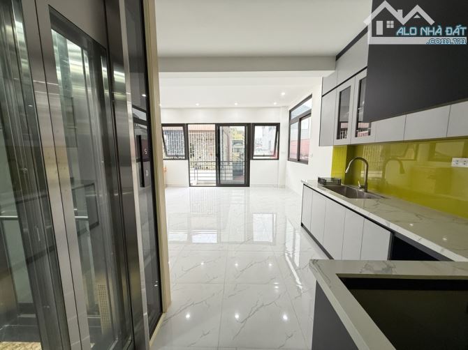 Bán nhà Hà Đông phố Vạn Phúc, 14.35 tỷ, 52m2 x 5T, MT 9.4m, ô tô đỗ, lắp thang máy.