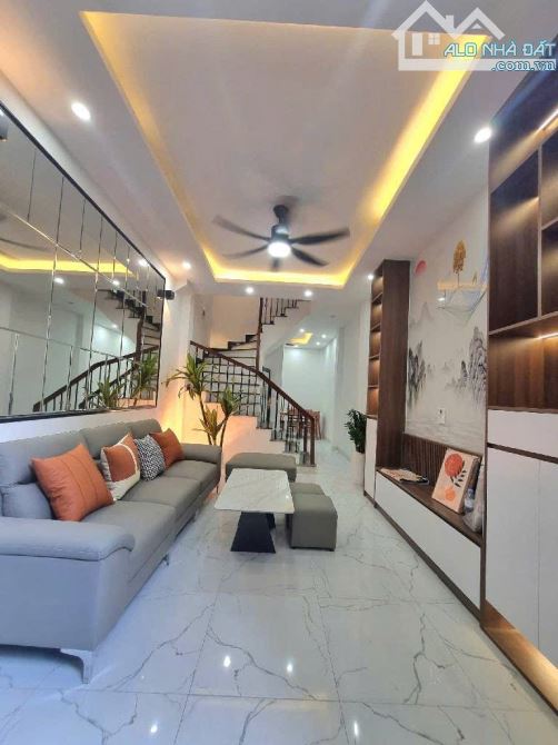 BÁN NHÀ 168 𝐏𝐡𝐨̂́ 𝐤𝐢𝐦 𝐆𝐢𝐚𝐧𝐠 35M2 X 5T GIÁ CHỈ 8.5 TỶ Ô TÔ DỪNG ĐỖ CỰC GẦN