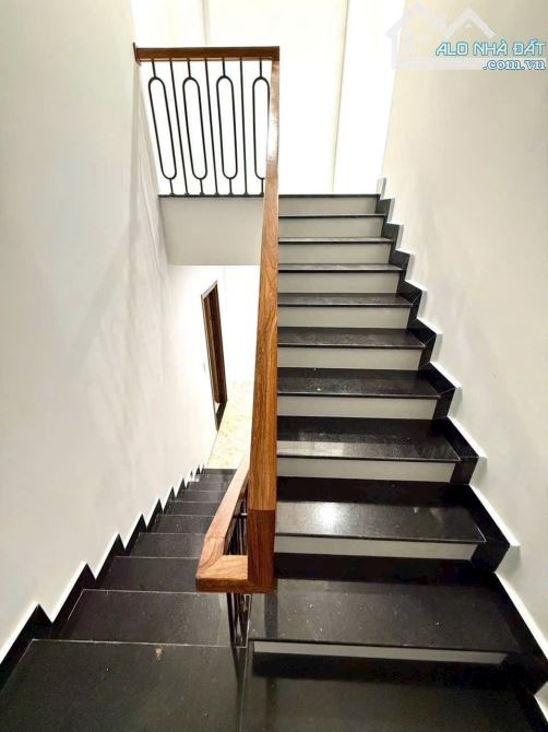 🏡Bán Nhà Phố Hẻm Xe Hơi An Sơn P.4 Đà Lạt – 75m², 1 Trệt 2 Lầu, Sân Thượng Giá Chỉ 3.6 Tỷ - 2