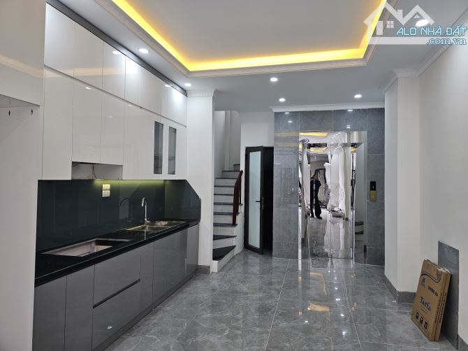 BÁN NHÀ VƯƠNG THỪA VŨ - THANG MÁY - 2 MẶT THOÁNG - 38M2 CHỈ 9.3 TỶ.