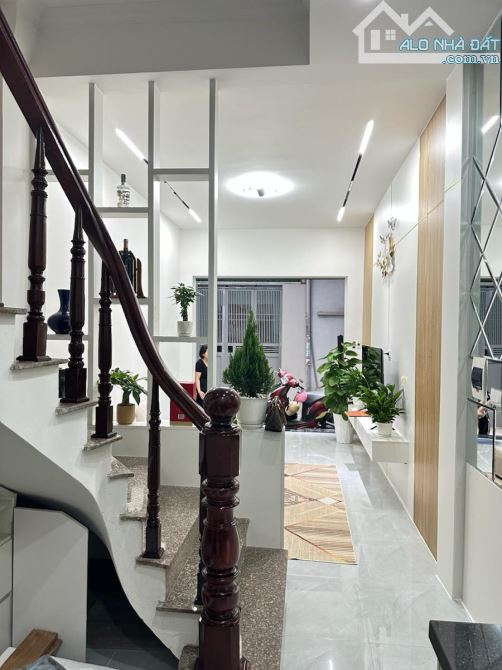 BÁN NHÀ NGUYỄN KHANG - CẦU GIẤY - SÁT Ô TÔ - NHÀ MỚI - NGÕ NÔNG THOÁNG