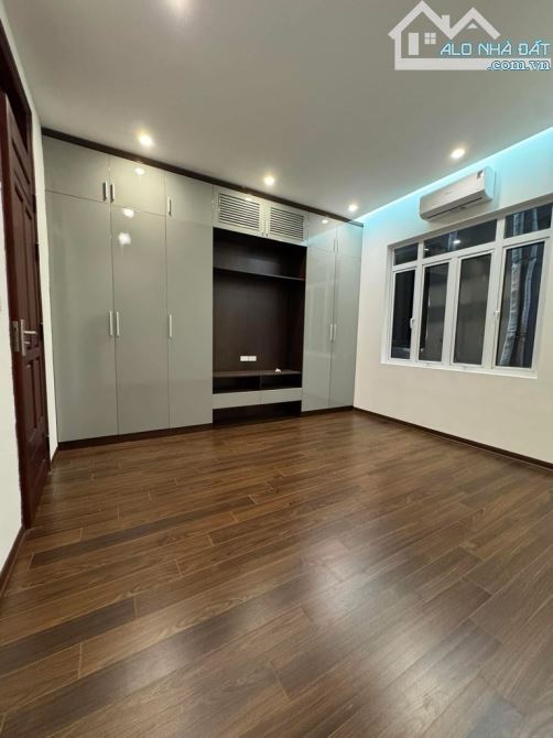 Bán nhà Hà Đông phố Vạn Phúc, 14.35 tỷ, 52m2 x 5T, MT 9.4m, ô tô đỗ, lắp thang máy.