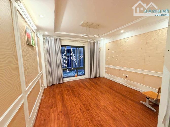 BÁN NHÀ THUỴ KHUÊ - 31M2 - 6 TẦNG - 50M RA HỒ TÂY - HÀNG XÓM NƯỚC NGOÀI - NHỈNH 8 TỶ