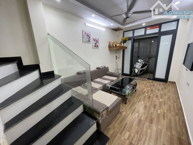 CHỈ HƠN 2 TỶ - NHÀ ĐẸP ÂU CƠ - 42M2 - GẦN CHỢ TỨ LIÊN - HỒ TÂY - Ở NGAY