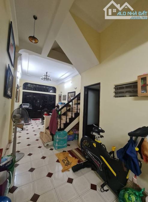 RỘNG ĐẸP, GIÁ TỐT, Ô TÔ VÀO GARA, TT CẦU GIẤY - NGUYỄN VĂN HUYÊN - 78M. 4 TẦNG. 23.7 TỶ