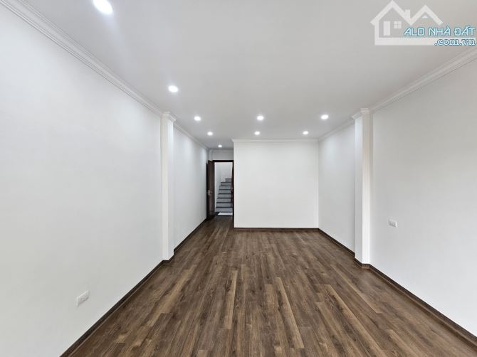 BÁN NHÀ VƯƠNG THỪA VŨ - THANG MÁY - 2 MẶT THOÁNG - 38M2 CHỈ 9.3 TỶ.