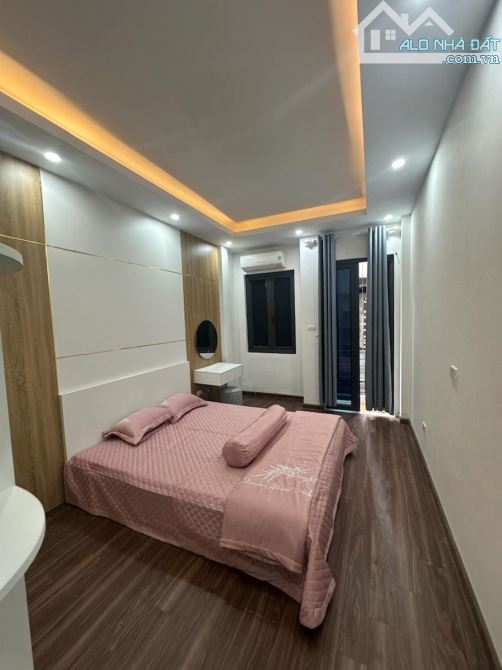 BÁN NHÀ NGUYỄN KHANG - CẦU GIẤY - SÁT Ô TÔ - NHÀ MỚI - NGÕ NÔNG THOÁNG