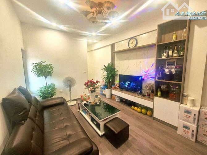 BÁN NHÀ - TẬP THỂ - ĐƯỜNG LÁNG - ĐỐNG ĐA - 34/65M - 4.35 TỶ - 2 NGỦ - FULL NỘI THẤT ĐẸP