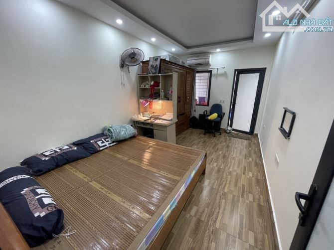 CHỈ HƠN 2 TỶ - NHÀ ĐẸP ÂU CƠ - 42M2 - GẦN CHỢ TỨ LIÊN - HỒ TÂY - Ở NGAY