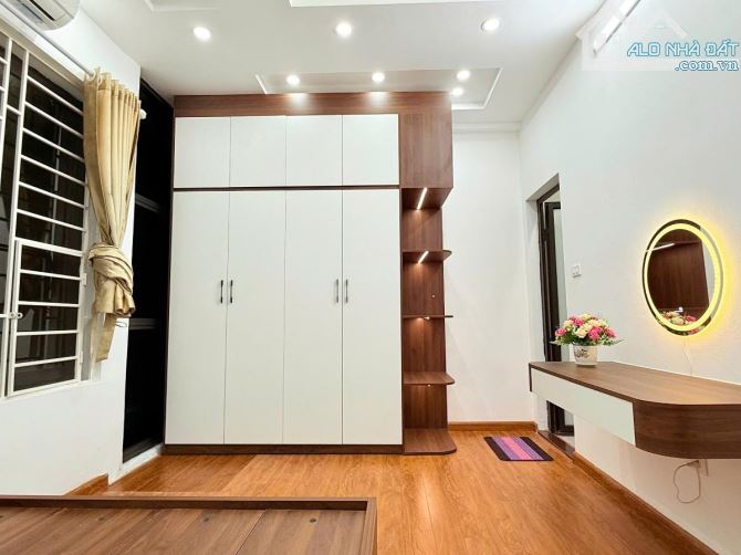 BÁN NHÀ CẦU GIẤY - DÂN XÂY - NGÕ NÔNG RỘNG - GẦN PHỐ - DÂN TRÍ CAO