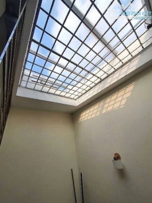 Đông Các - 16 phòng khép kín - Doanh thu 80tr/tháng - Lô góc - Hai mặt tiền