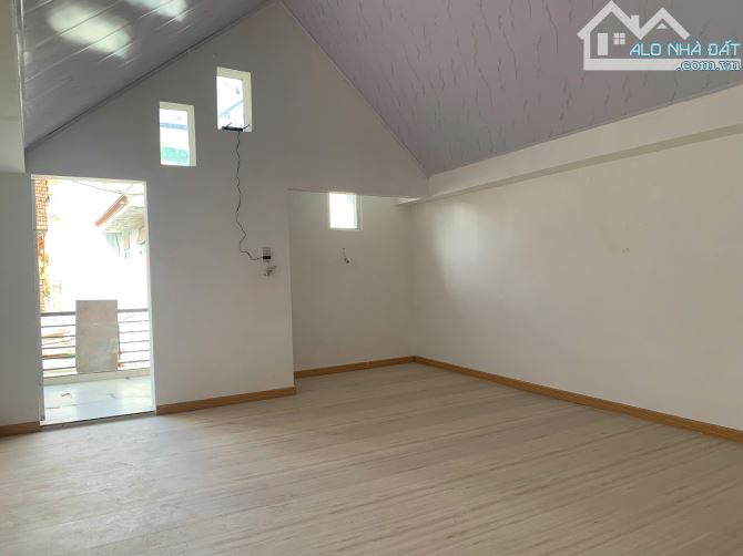 4,5 TỶ SỞ HỮU NHÀ SRXD NGAY CHỢ DÂN SINH PHƯỜNG 9 ĐÀ LẠT - 9