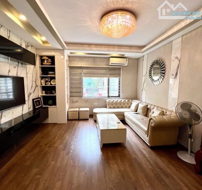 BÁN NHÀ CẦU GIẤY DT60m2*MT6m*5T DÂN XÂY CHỈ 10m RA ĐƯỜNG LỚN. 13 TỶ