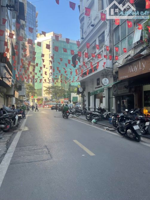 BÁN KHÁCH SẠN 5* 9 TẦNG X 179 M2 - MP ĐÌNH NGANG HOÀN KIẾM - DÒNG TIỀN 24tỷ/năm - GIÁ 250