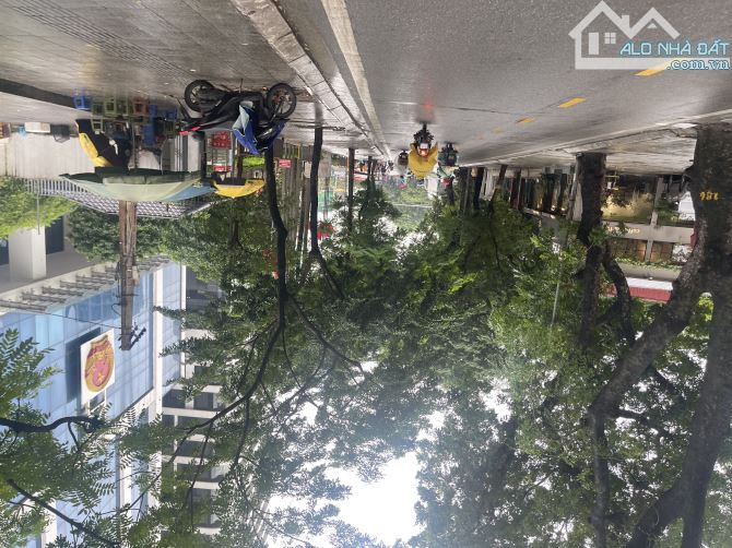 Chuyển nhượng 1200m2 đất mặt phố Đội Cấn quận Ba Đình.