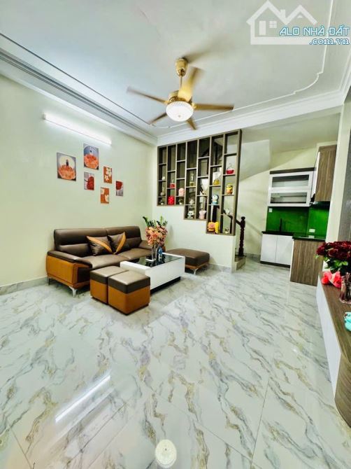 Thịnh Liệt - 5 Tầng Mới Đẹp - ÔTÔ Đỗ Gần - Tặng Nội Thất - Nhỉnh 6 Tỷ