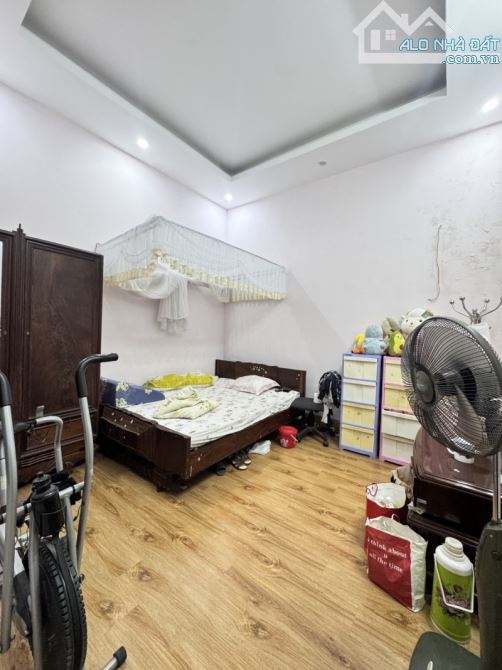 Bán nhà siêu Hot Nguyễn Khang, Cầu Giấy, Dt 89m2, 4 Tầng, Mt 4.5m, ô tô, kinh doanh, Nhỉnh