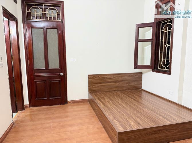 Cho thuê phòng trọ 32 ngõ 317 Hoàng Hoa Thám, DT 25m2, giá 5tr5/ tháng - 12