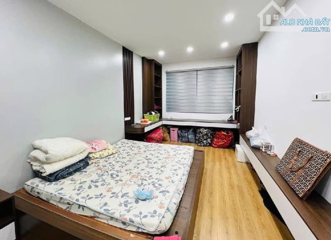 BÁN NHÀ CẦU GIẤY DT60m2*MT6m*5T DÂN XÂY CHỈ 10m RA ĐƯỜNG LỚN. 13 TỶ