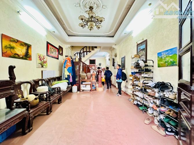 BÁN NHÀ NGUYỄN KHÁNH TOÀN NGÕ OTO VÀO NHÀ KINH DOANH DT50m2*5T DÂN XÂY. CHỈ 15 TỶ