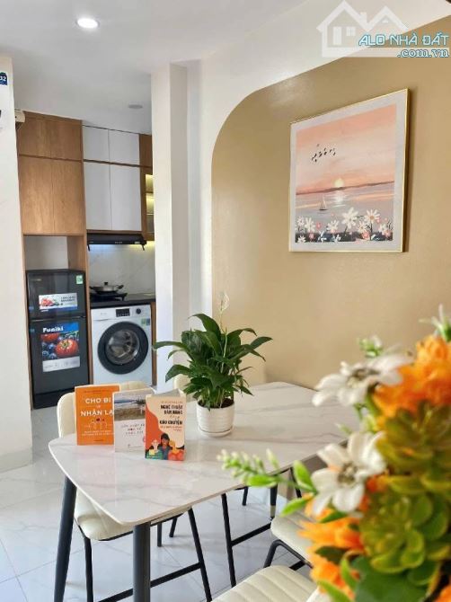 BÁN TOÀ CHDV NGUYỄN KHÁNH TOÀN - Ô TÔ TRÁNH - 2 THOÁNG - 9 TẦNG CÓ HẦM - GẦN PHỐ - DT120m2