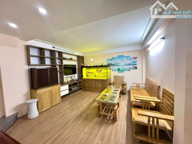 Phân lô Trần Quý Cáp, vỉa hè, ô tô tránh đỗ, 2 thoáng, gần Văn Miếu, KCBT, oto vào nhà-82m