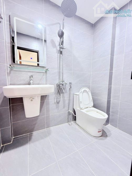 Cần bán gấp: Nhà 5 tầng, căn duy nhất ở Xuân Đỉnh – Giá 6xxx tỷ.