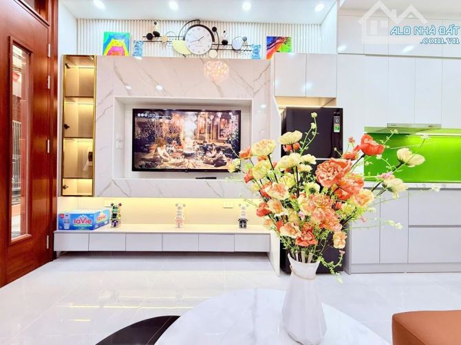 Cần bán gấp: Nhà 5 tầng, căn duy nhất ở Xuân Đỉnh – Giá 6xxx tỷ.