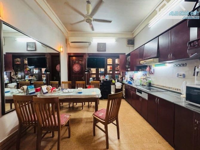 Một căn duy nhất, Phố Víp Nguyễn Văn Huyên - Ô tô đỗ cửa vào nhà, DT55m2 - 19.8 tỷ Hiếm