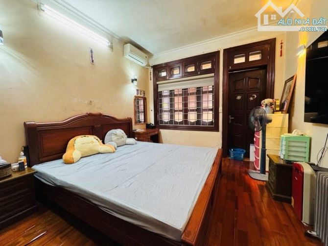 Một căn duy nhất, Phố Víp Nguyễn Văn Huyên - Ô tô đỗ cửa vào nhà, DT55m2 - 19.8 tỷ Hiếm