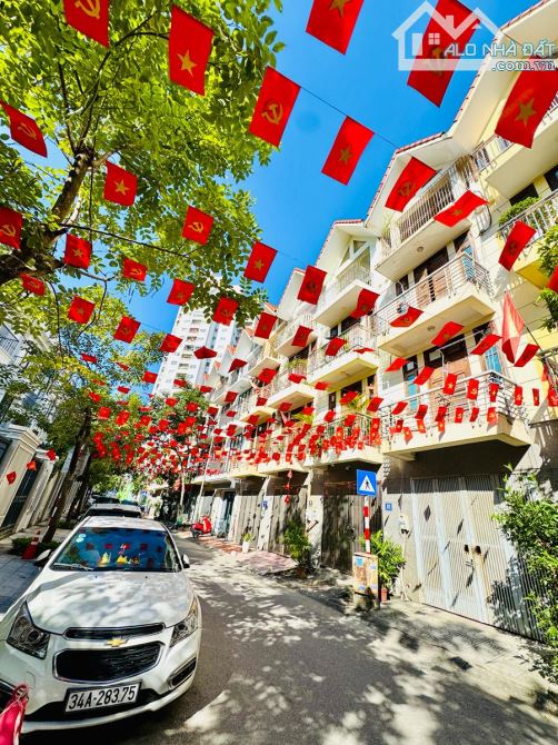 Phân lô Trần Quý Cáp, vỉa hè, ô tô tránh đỗ, 2 thoáng, gần Văn Miếu, KCBT, oto vào nhà-82m