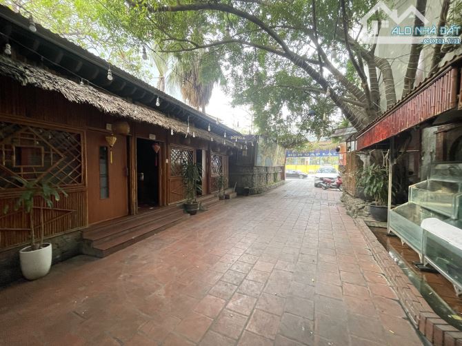 Chuyển nhượng 1200m2 đất mặt phố Đội Cấn quận Ba Đình.