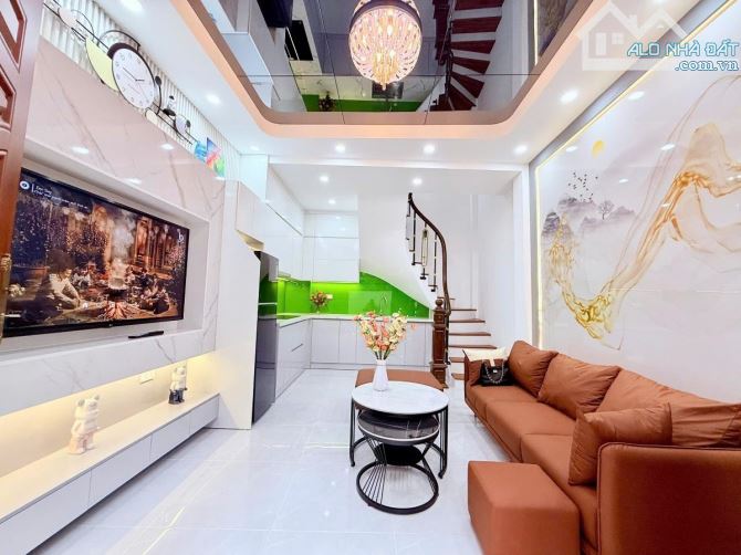 Cần bán gấp: Nhà 5 tầng, căn duy nhất ở Xuân Đỉnh – Giá 6xxx tỷ.