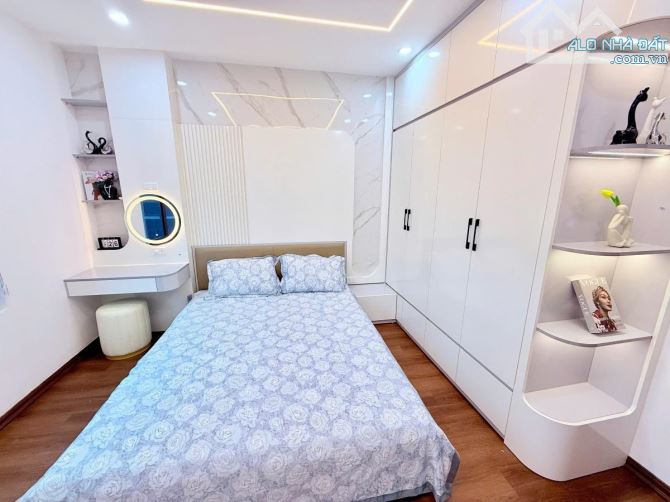 Cần bán gấp: Nhà 5 tầng, căn duy nhất ở Xuân Đỉnh – Giá 6xxx tỷ.